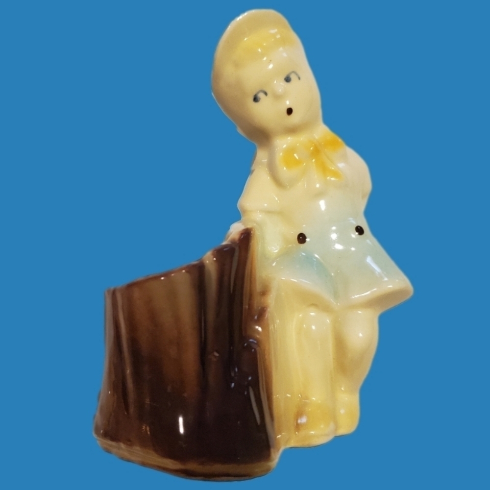 🍉Vintage USA pottery boy with stump